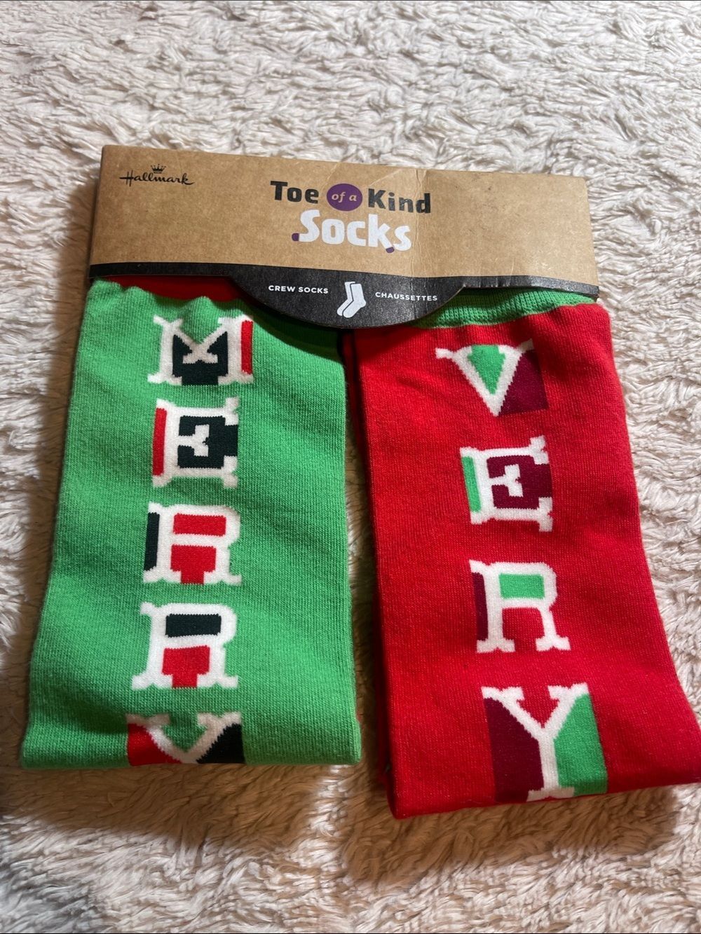 Hallmark Toe of a Kind 'MERRY' Crew Socks — Green & Red NWT